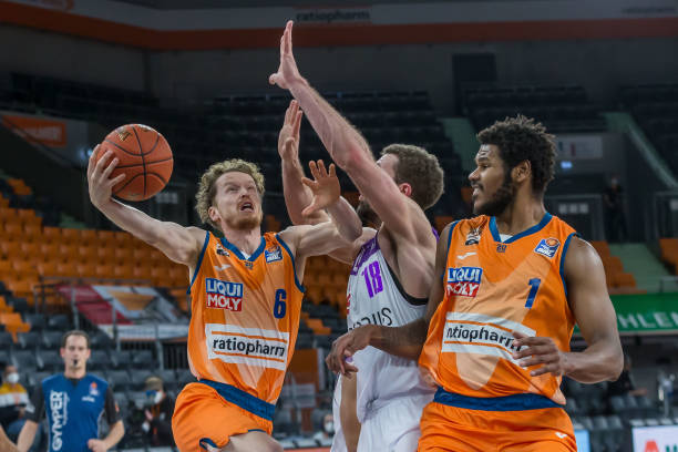 新疆男篮的 新疆男篮的